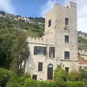 Nella Torre Saracena Grimaldi (Liguria)